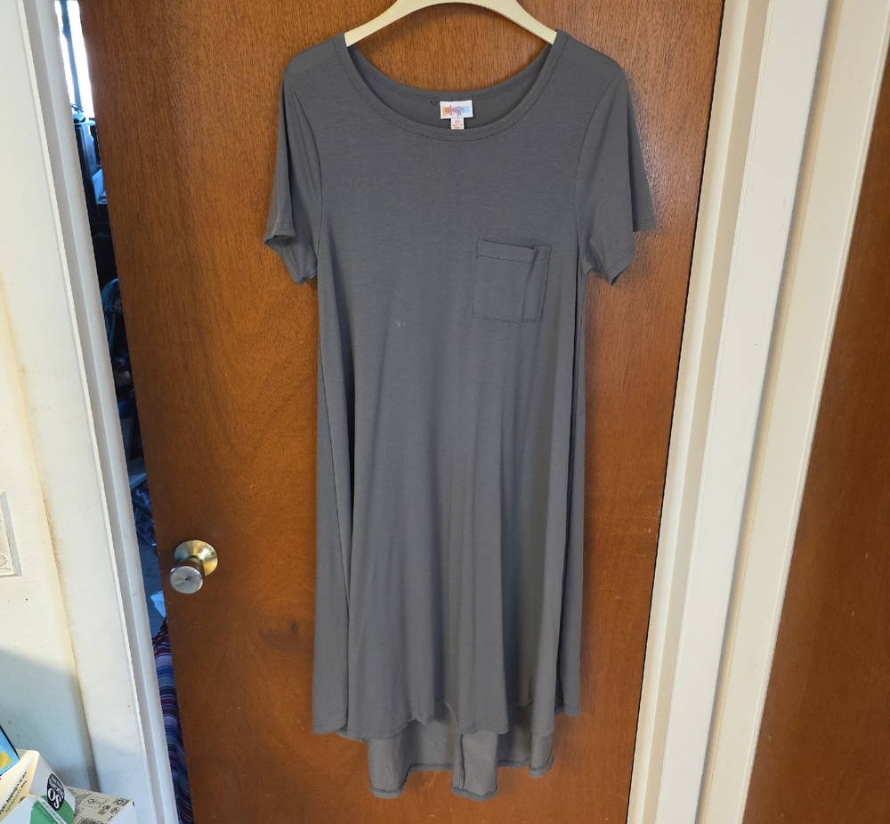 LuLaRoe "Carly" Gray High-Low Pocket Dress